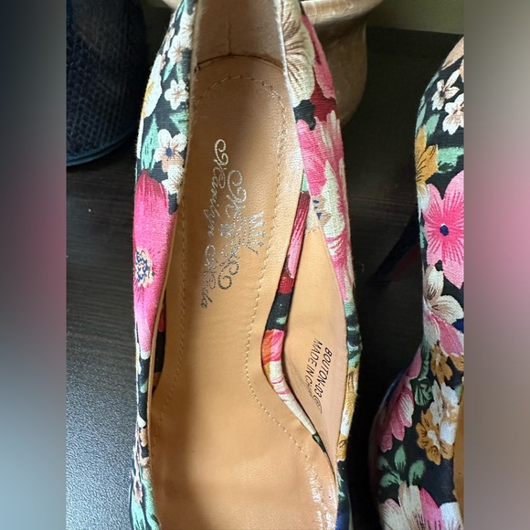 Size 6 1/2 -7 flowered heels NWOT - Picture 3 of 8
